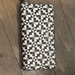 Kate Spade Black and Cream Clover Wallet